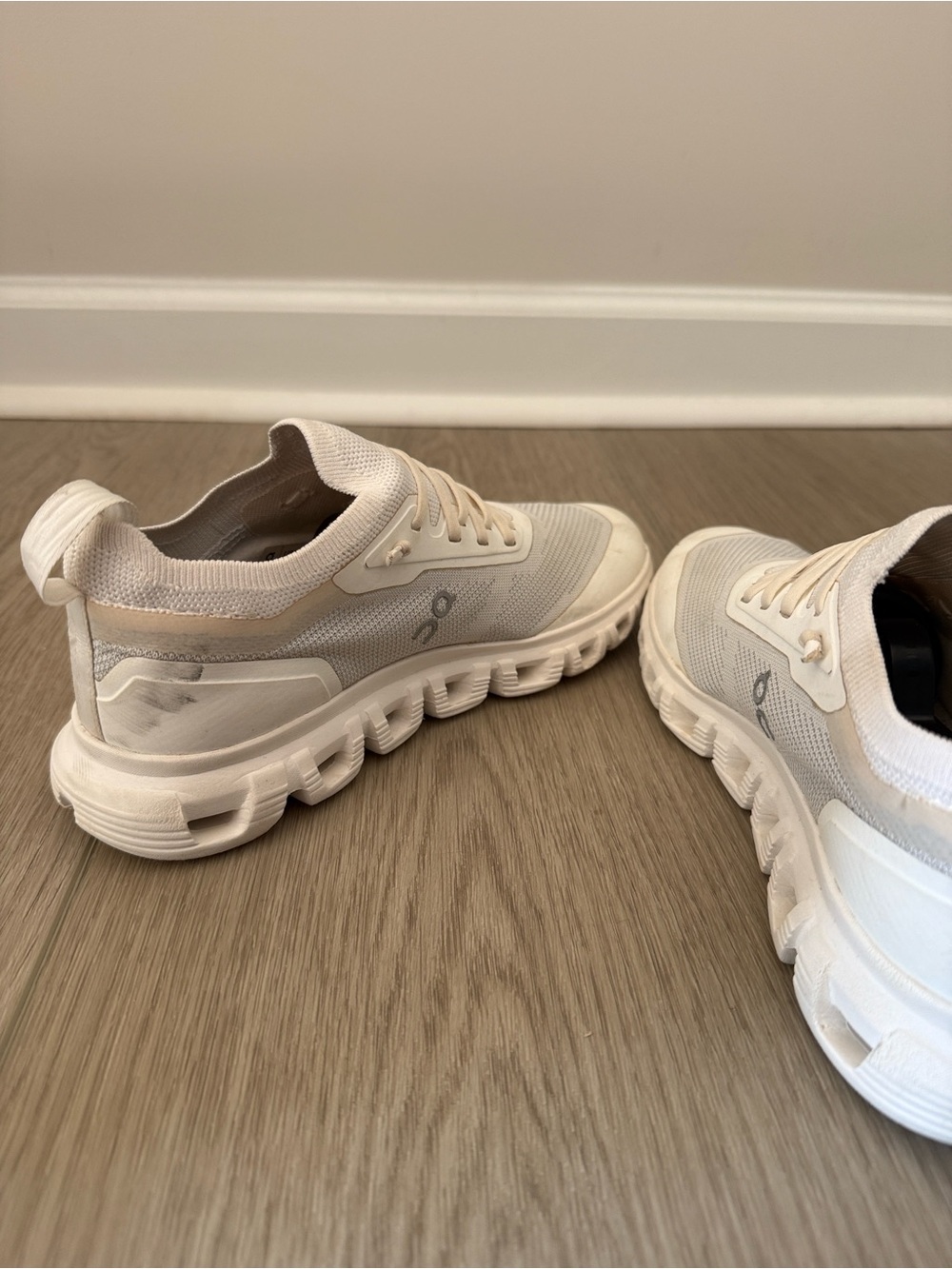 On Cloud Versa and The Roger Bundle - Women’s Size 6 - Picture 9 of 16